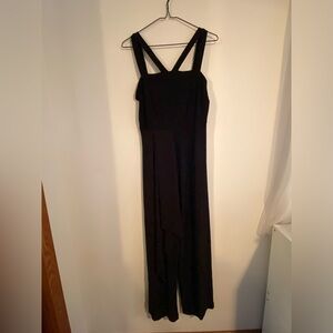 Elegant and beautiful pant suit! Comfortable material. Worn once!